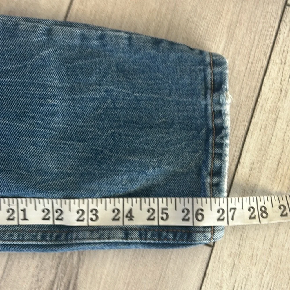 Abercrombie The Skinny High Rise jeans size 31 busted knee